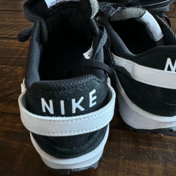 Nike Waffle Shoes - Picture 3 of 4